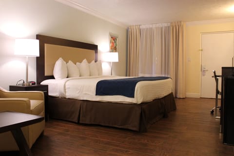 Premium King Room  | Premium bedding, in-room safe, desk, blackout drapes