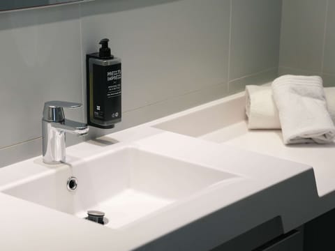 Standard Suite, 2 Double Beds, Connecting Rooms | Bathroom | Combined shower/tub, eco-friendly toiletries, hair dryer, towels