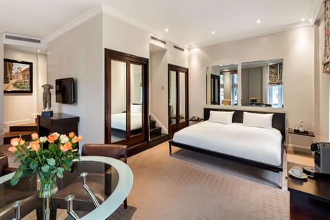 Junior Suite | Premium bedding, in-room safe, desk, iron/ironing board