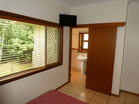 Mabi Room, Superior Double Room, 1 Queen Bed | 4 bedrooms, blackout drapes, iron/ironing board, WiFi