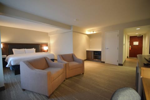 Suite, 1 King Bed, Non Smoking | In-room safe, desk, iron/ironing board, free WiFi