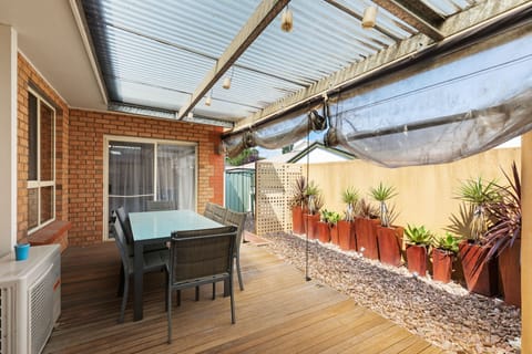 Three Bedroom Apartment (1 King, 1 Queen and 2 Double Beds) | Terrace/patio