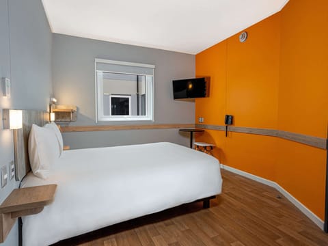 Standard Room, 1 Double Bed | Premium bedding, free cribs/infant beds, free WiFi, bed sheets