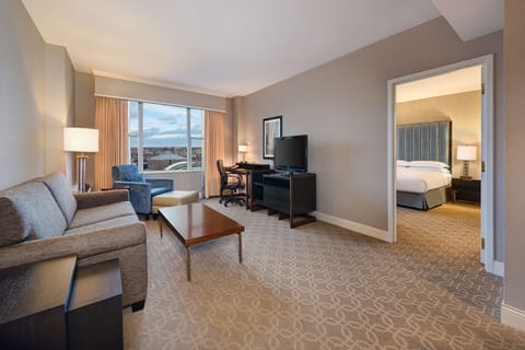 Executive Suite, 1 King Bed with Sofa bed | Premium bedding, pillowtop beds, in-room safe, desk