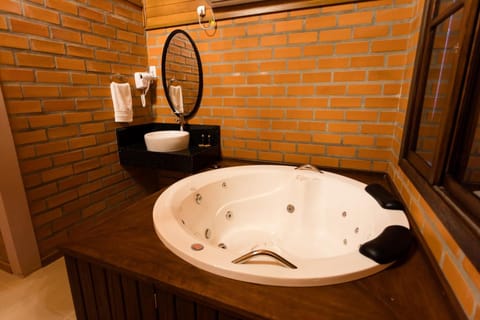 Luxury Cabin, 1 Bedroom, Garden View | Private spa tub