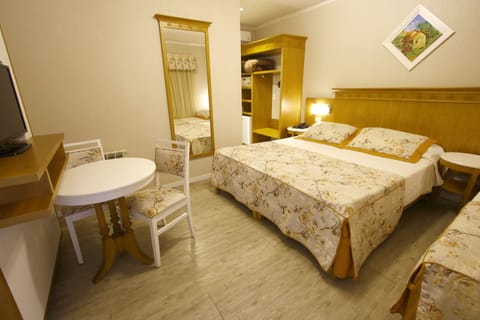 Deluxe Triple Room | Minibar, desk, free cribs/infant beds, free WiFi