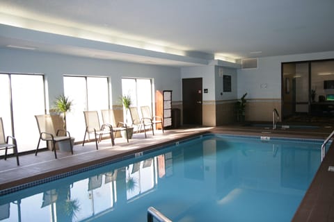 Indoor pool, sun loungers