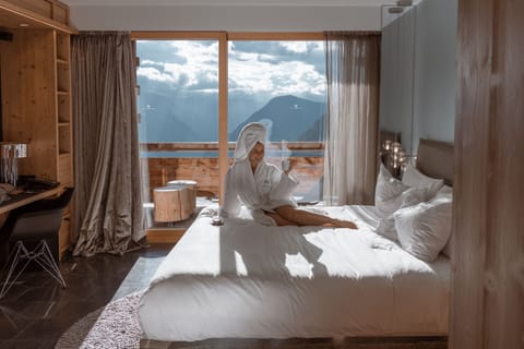 Spectacular room, 1 king bed, Best valley view | 1 bedroom, premium bedding, minibar, in-room safe