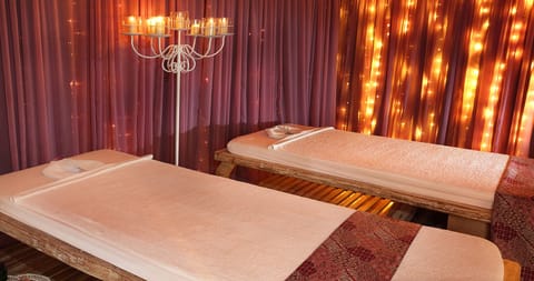 Couples treatment rooms, spa tub, body treatments, aromatherapy