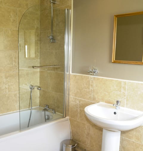 Classic Cottage, Private Bathroom, Garden View (Rose -  self catering) | Bathroom