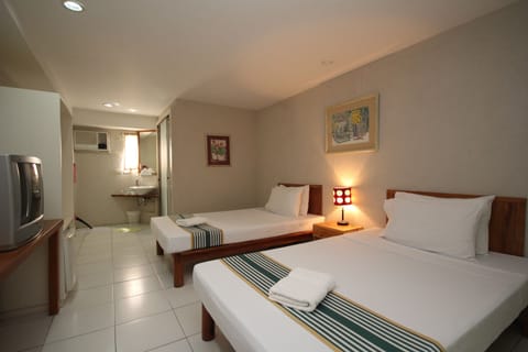 Superior Twin Room | In-room safe, iron/ironing board, free WiFi, bed sheets