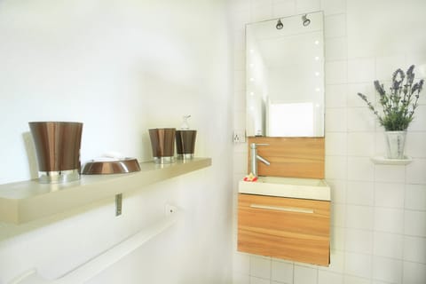 Comfort Room | Bathroom | Eco-friendly toiletries, hair dryer, towels, shampoo