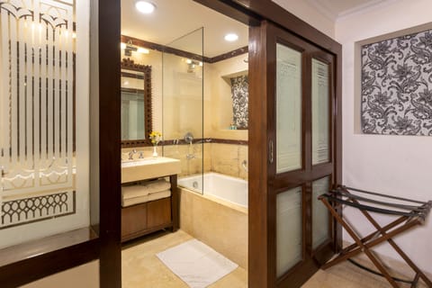 Club Room | Bathroom | Rainfall showerhead, free toiletries, hair dryer, bathrobes