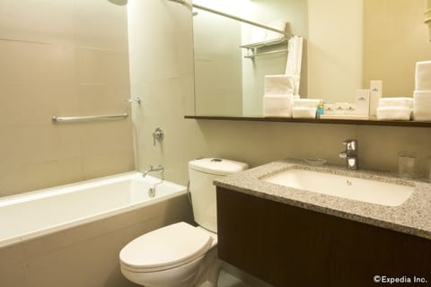 Suite, 1 Queen Bed, Non Smoking | Bathroom | Shower, free toiletries, hair dryer, bidet