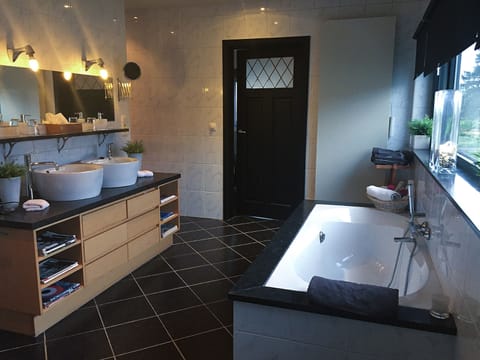 Deluxe Double Room, Terrace, Garden View | Bathroom | Free toiletries, hair dryer, bathrobes, towels