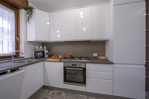 Family Apartment, 2 Bedrooms (Menaggio Palphi) | Private kitchen | Fridge, microwave, oven, stovetop