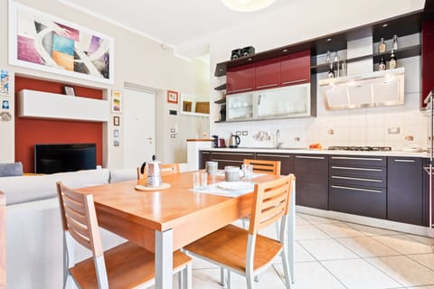 Apartment, 1 Bedroom | Private kitchen | Full-size fridge, microwave, oven, stovetop