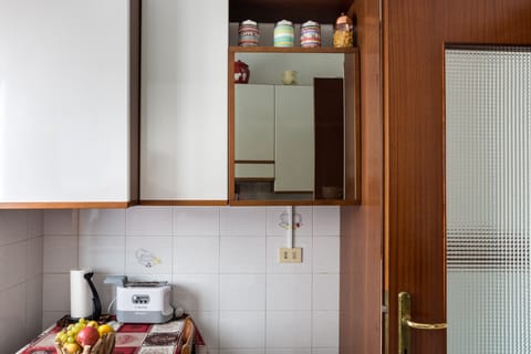 Apartment, 2 Bedrooms | Private kitchen | Fridge, microwave, oven, stovetop