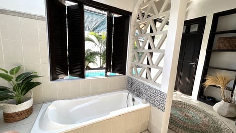 Two-Bed Room Pool Villa(V2) | Bathroom | Separate tub and shower, free toiletries, hair dryer, slippers