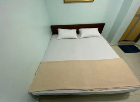 Room, 1 King Bed | Desk, soundproofing, free WiFi, bed sheets