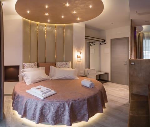 Design Room | Premium bedding, individually decorated, individually furnished, desk