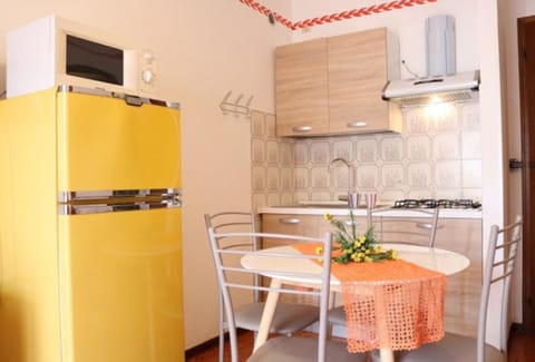 Apartment, 1 Bedroom, Balcony, City View | Living room | TV