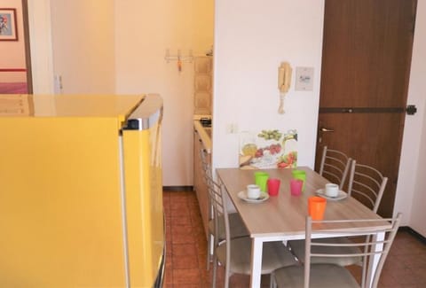 Apartment, 2 Bedrooms, Balcony, City View | Dining room