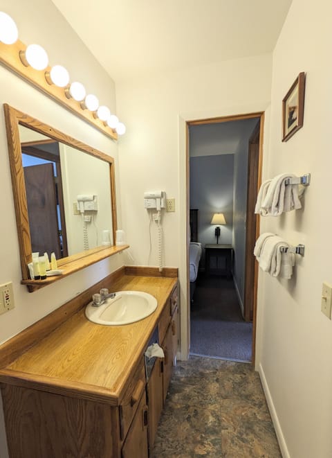 Suite, 1 Bedroom, Lake View | Bathroom | Hair dryer, towels, soap, shampoo