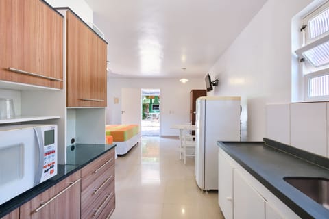 Studio | Private kitchen | Microwave, cookware/dishes/utensils