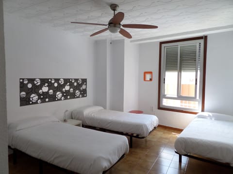 Shared Dormitory, Men only, Shared Bathroom | Free WiFi, bed sheets