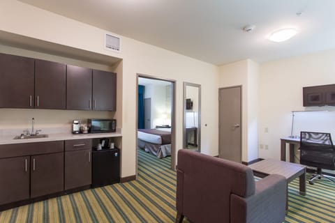 Suite, 1 Bedroom, Jetted Tub | Premium bedding, desk, laptop workspace, blackout drapes