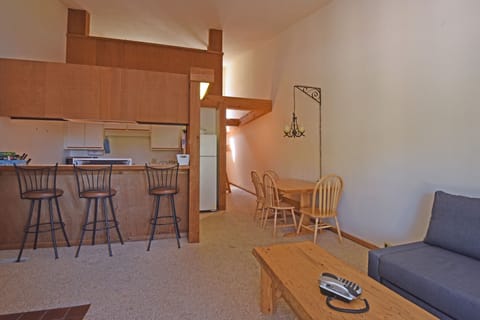 Condo, Multiple Beds, Hot Tub, Mountain View | Living room | 40-inch TV with cable channels, fireplace