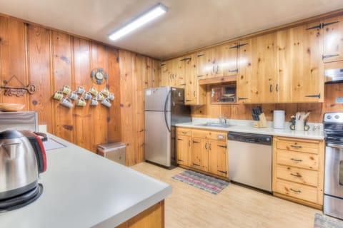 House, Multiple Beds (Zephyr Cove Cabin) | Private kitchen | Fridge, microwave, oven, stovetop