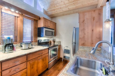 Townhome, Multiple Beds, Patio, Mountain View (Crystal Shores Villa) | Private kitchen | Fridge, microwave, oven, stovetop