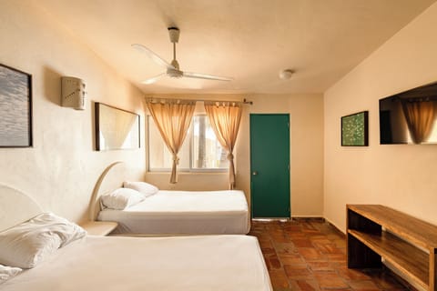 Bungalow 1, 2 Camas Dobles | In-room safe, iron/ironing board, free WiFi, bed sheets