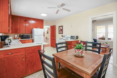 House, 2 Bedrooms | Private kitchen | Fridge, oven, stovetop, coffee/tea maker