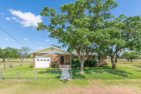 House, 2 Bedrooms | Exterior