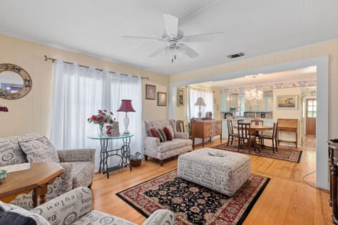 House, 2 Bedrooms | Living area