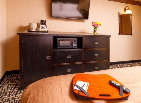 Suite, 1 King Bed with Sofa bed, Fireplace | In-room safe, iron/ironing board, free WiFi, bed sheets