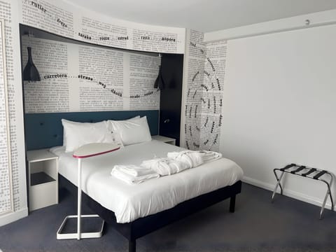 Premium Room, 1 Double Bed | Desk, free WiFi, bed sheets