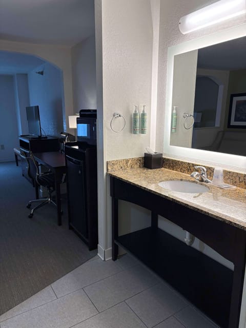 Suite, 1 King Bed, Non Smoking, Refrigerator & Microwave | Bathroom | Combined shower/tub, free toiletries, hair dryer, towels