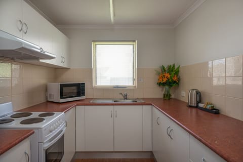 Three Bedroom Suite, Free Wi-Fi & Parking | Private kitchen | Fridge, microwave, electric kettle, toaster