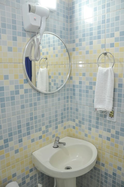 Standard Room | Bathroom | Shower, towels