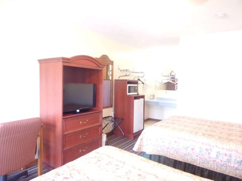 Standard Room, 2 Queen Beds, Non Smoking | Desk, free WiFi, bed sheets