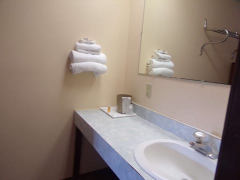 Standard Room, 1 Queen Bed, Non Smoking | Desk, free WiFi, bed sheets