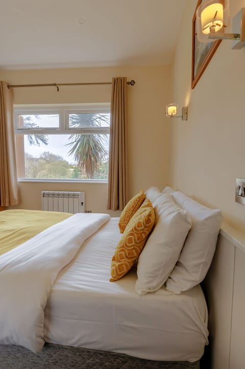 Double Room | Individually decorated, individually furnished, WiFi, bed sheets