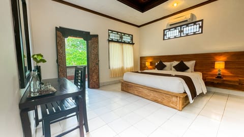 Superior Room, Balcony, Garden View | Hypo-allergenic bedding, desk, rollaway beds, free WiFi