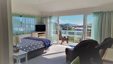 Seaview Spa Studio | Blackout drapes, iron/ironing board, free WiFi, bed sheets