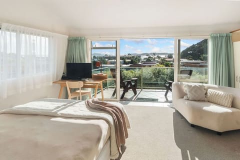 Seaview Spa Studio | Blackout drapes, iron/ironing board, free WiFi, bed sheets