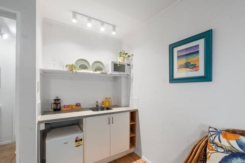 Garden Studio | Private kitchenette | Microwave, coffee/tea maker, electric kettle, toaster